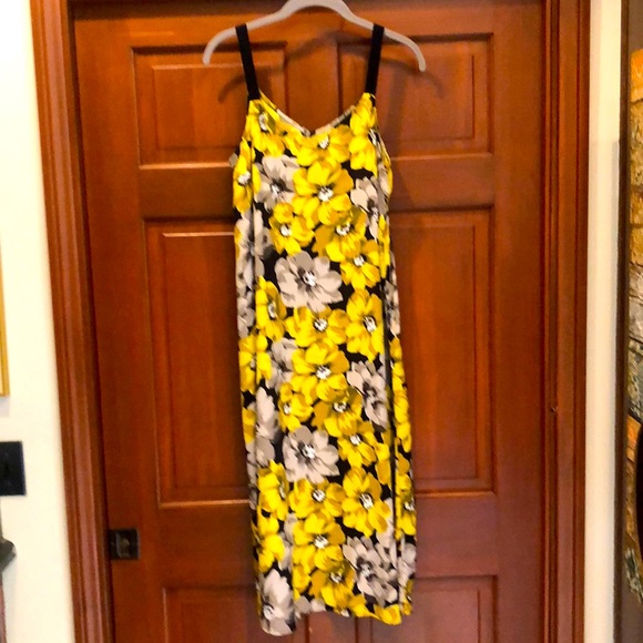 Who What Wear Dresses & Skirts - CHEERFUL GOLD& GRAY FLORAL DRESS!!